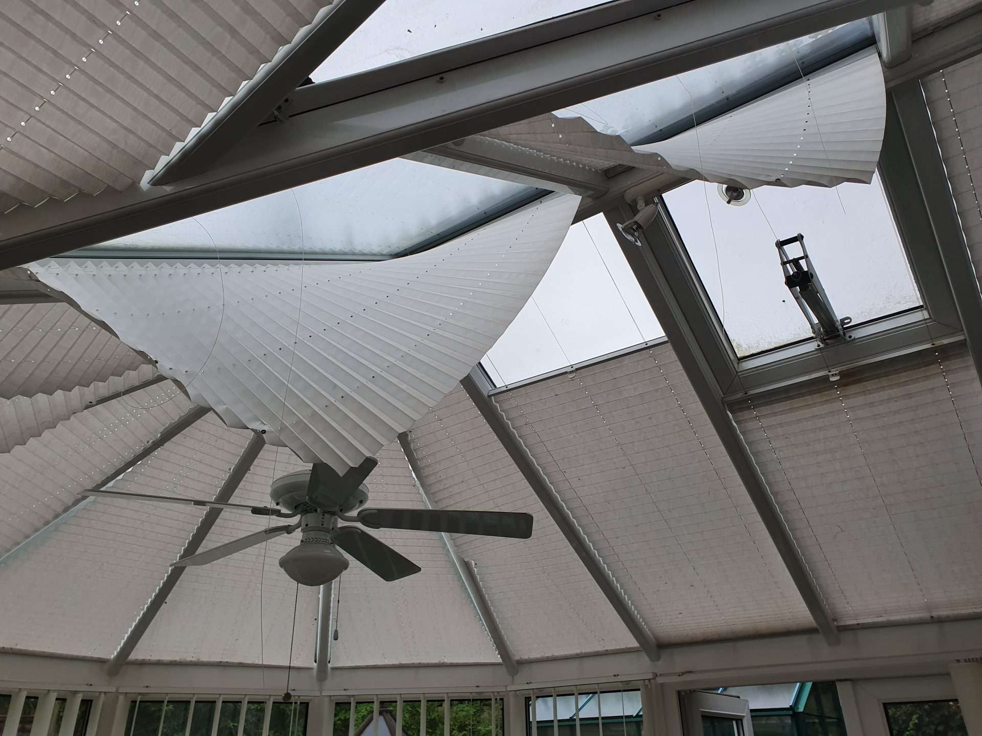 sagging blinds